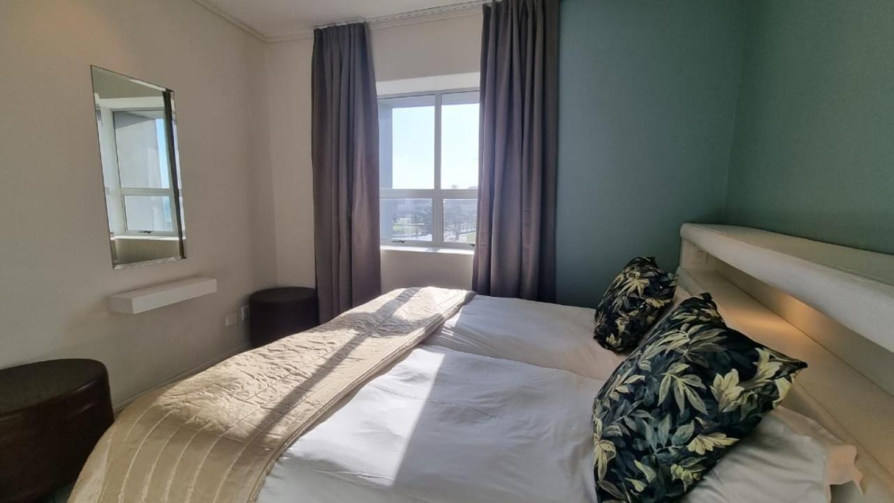 Front - The Quays 503 - 6 Sleeper Across The Beachfront *