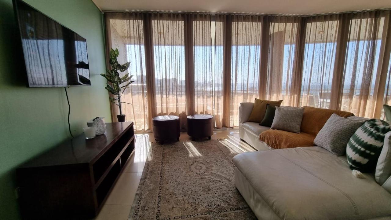 Front - The Quays 503 - 6 Sleeper Across The Beachfront *